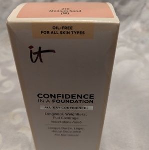 IT Confidence in a Foundation 210 Medium Sand